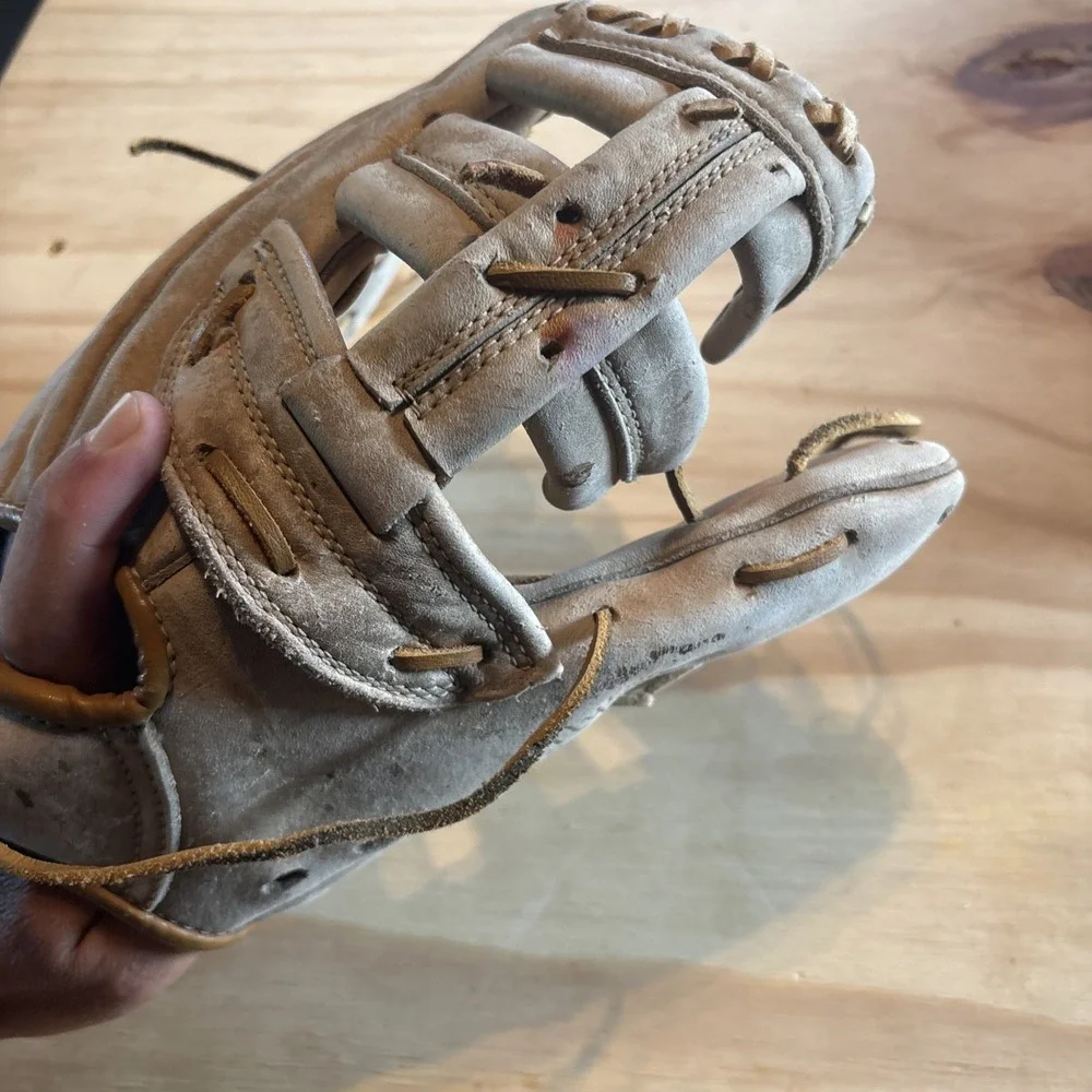 WILSON DETROIT TIGERS MARK THE BIRD FIDRYCH A2250 VINTAGE GLOVE RHT FAIR COND.